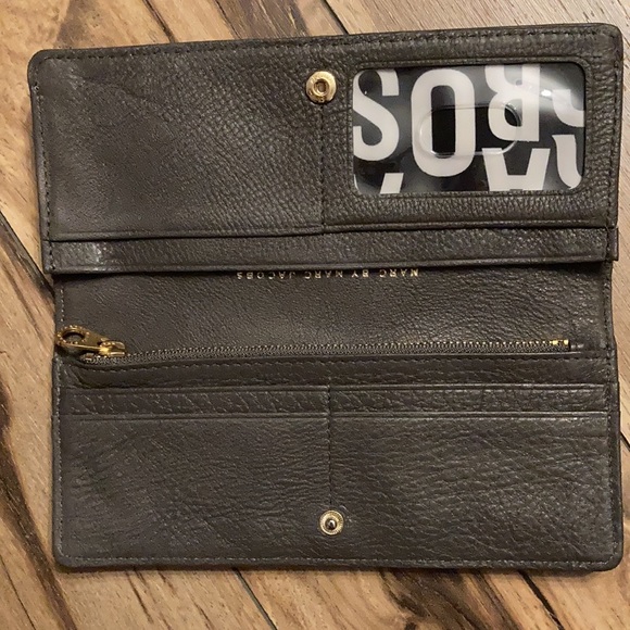 Marc by Marc Jacobs Bifold Pebbled Leather Wallet Taupe Tan - Picture 2 of 7